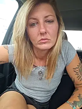 SheIsSomething online show from 09/19/25, 09:15