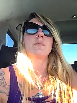 SheIsSomething online show from 04/17/26, 11:19