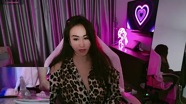 AsianQueens online show from 10/31/25, 03:57