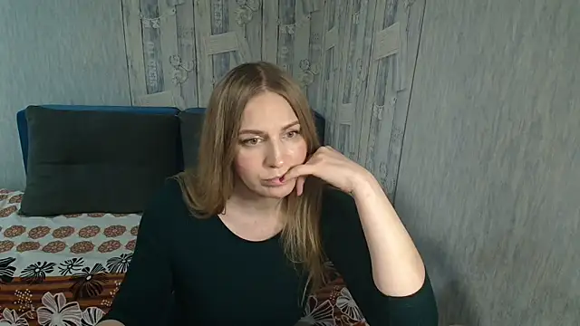 Pilly green  online show from 11/08/25, 08:14