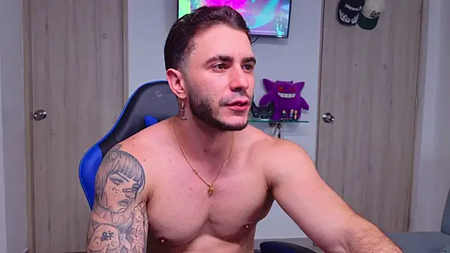 Snapshot of Latino_stud4u chatting on 06/25/26, 02:22 Latino stud4u online show from 06/25/26, 02:22
