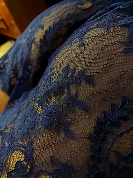 LovlyAnnie online show from 12/17/25, 05:35