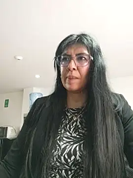 aisha latina online show from 10/29/25, 03:47