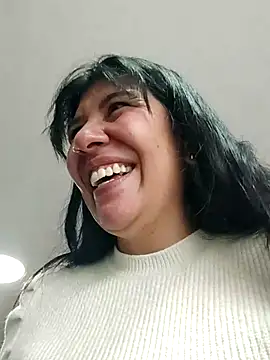 aisha latina online show from 03/25/26, 03:18