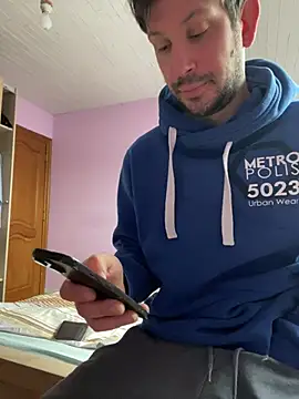 Snapshot of Taxidriver1988 chatting on 02/22/26, 01:09 Taxidriver1988 online show from 02/22/26, 01:09