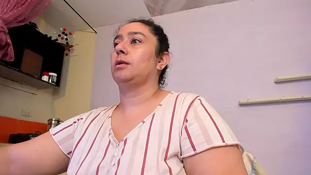 Snapshot of agathaxxx-69 chatting on 02/15/26, 02:25 agathaxxx-69 online show from 02/15/26, 02:25