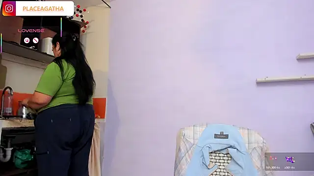 Snapshot of agathaxxx-69 chatting on 02/17/26, 04:35 agathaxxx-69 online show from 02/17/26, 04:35