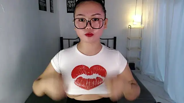 Snapshot of Vivorey_Leighn chatting on 07/07/26, 03:38 Vivorey Leighn online show from 07/07/26, 03:38