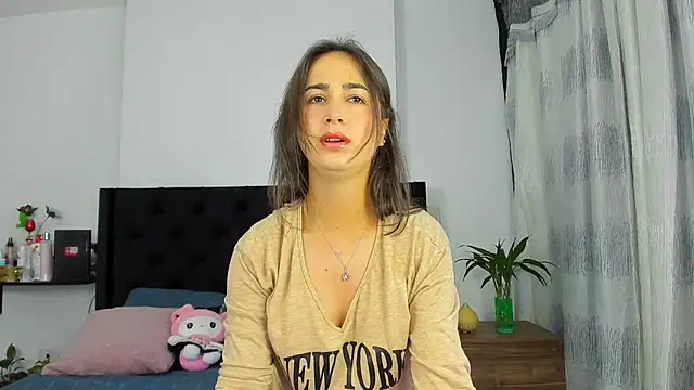 Snapshot of AndreaStivens chatting on 10/05/25, 10:57 AndreaStivens online show from 10/05/25, 10:57