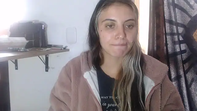 Snapshot of mariecam420 chatting on 02/18/25, 08:47 mariecam420 online show from 02/18/25, 08:47