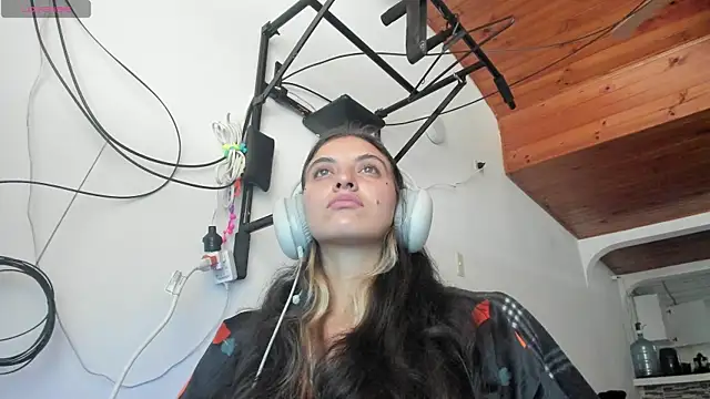 Snapshot of mariecam420 chatting on 01/18/26, 04:00 mariecam420 online show from 01/18/26, 04:00