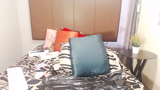 HoneyDropsX online show from 02/11/25, 04:33