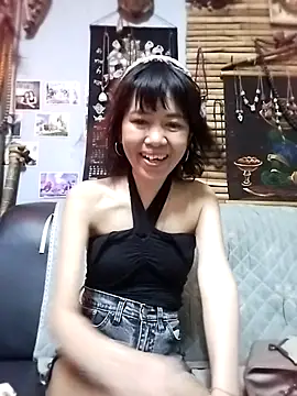 Snapshot of Little_suzy5 chatting on 07/13/26, 08:11 Little suzy5 online show from 07/13/26, 08:11