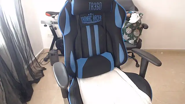 LARACRUZ30 online show from 04/10/26, 02:55