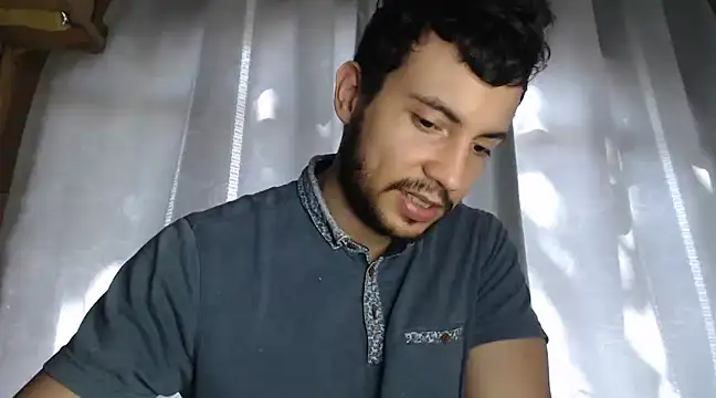 Snapshot of Armando_2002 chatting on 12/18/24, 06:25 Armando 2002 online show from 12/18/24, 06:25