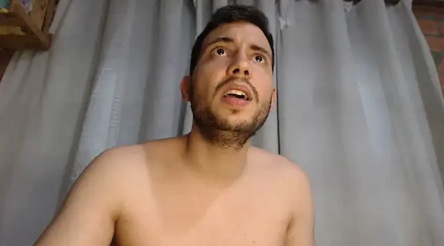 Snapshot of Armando_2002 chatting on 01/17/25, 10:45 Armando 2002 online show from 01/17/25, 10:45