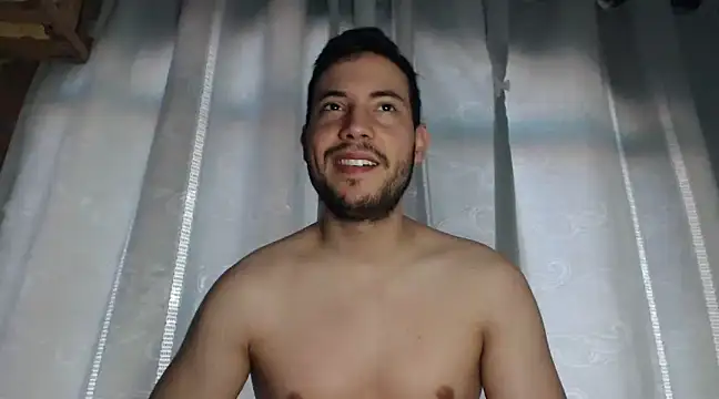 Snapshot of Armando_2002 chatting on 01/21/25, 02:37 Armando 2002 online show from 01/21/25, 02:37