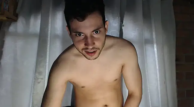 Snapshot of Armando_2002 chatting on 01/24/25, 04:39 Armando 2002 online show from 01/24/25, 04:39