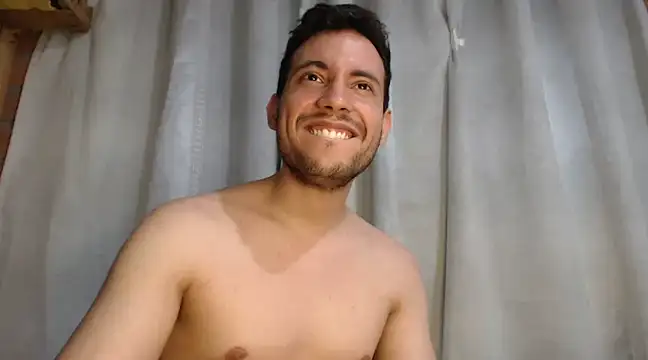 Snapshot of Armando_2002 chatting on 01/25/25, 02:26 Armando 2002 online show from 01/25/25, 02:26