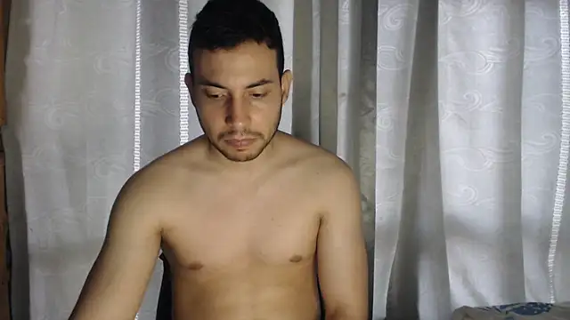 Snapshot of Armando_2002 chatting on 02/24/25, 05:31 Armando 2002 online show from 02/24/25, 05:31