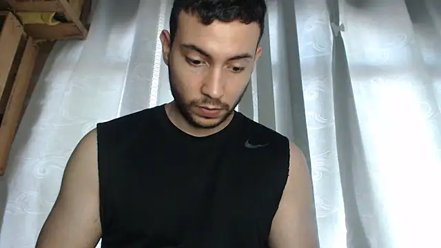 Snapshot of Armando_2002 chatting on 02/27/25, 04:53 Armando 2002 online show from 02/27/25, 04:53