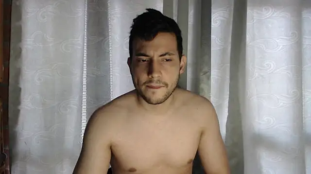 Snapshot of Armando_2002 chatting on 03/18/25, 04:37 Armando 2002 online show from 03/18/25, 04:37