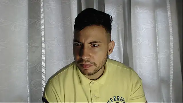 Snapshot of Armando_2002 chatting on 09/19/25, 04:18 Armando 2002 online show from 09/19/25, 04:18