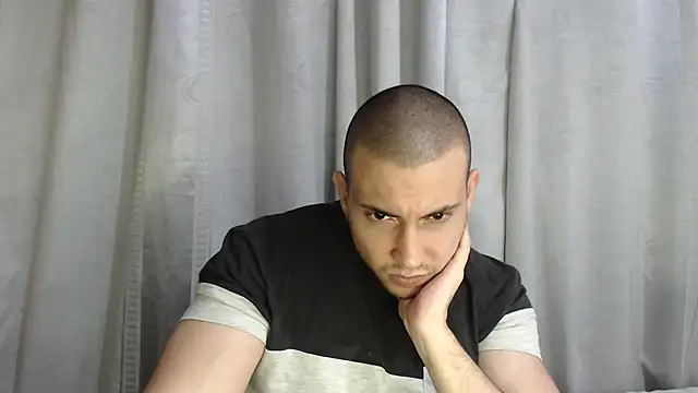 Snapshot of Armando_2002 chatting on 10/02/25, 03:02 Armando 2002 online show from 10/02/25, 03:02