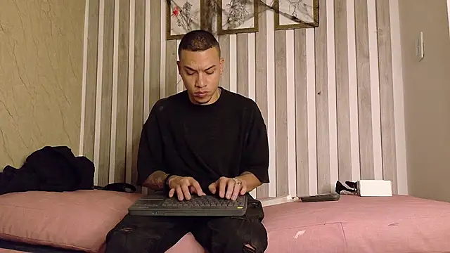 Snapshot of BestMasterForYou chatting on 10/16/25, 04:46 BestMasterForYou online show from 10/16/25, 04:46