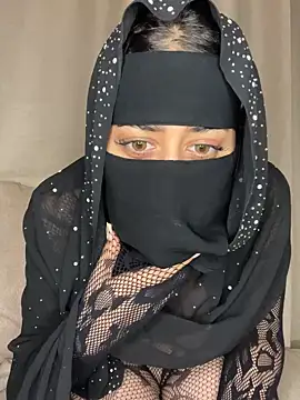 Snapshot of arabiaAna chatting on 11/16/25, 05:29 arabiaAna online show from 11/16/25, 05:29