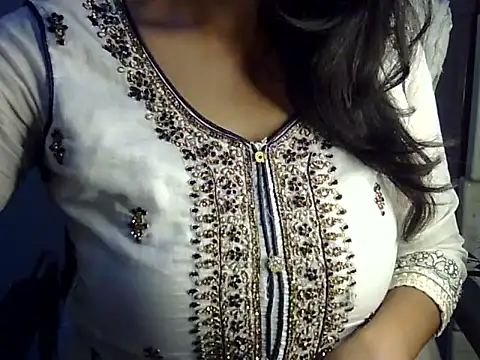 Snapshot of SiaraSiyA chatting on 05/13/26, 05:21 SiaraSiyA online show from 05/13/26, 05:21