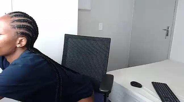 QUEENMANDYY online show from 01/16/25, 05:44