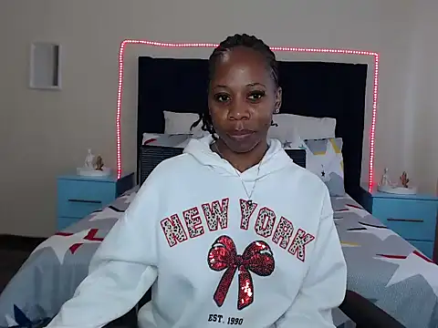 QUEENMANDYY online show from 04/14/26, 06:30