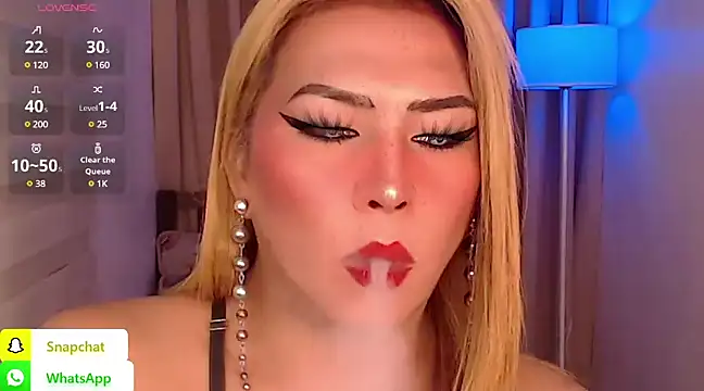 QUEEN GIAMOORE69 online show from 12/14/24, 01:28