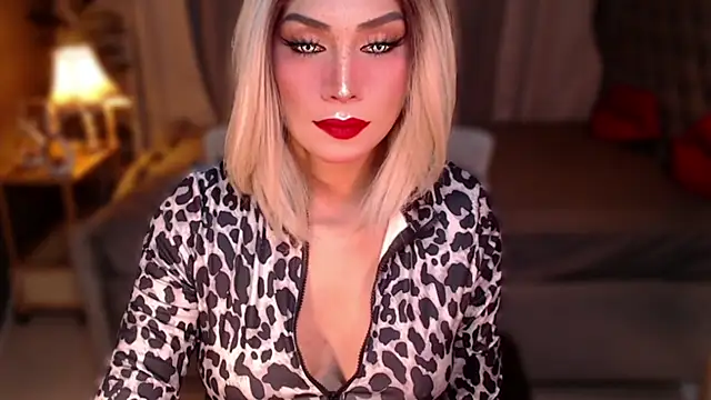 QUEEN GIAMOORE69 online show from 06/24/26, 11:48