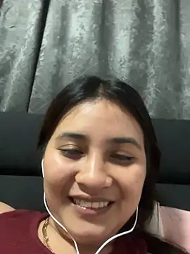 Snapshot of _Bellatrixy_ chatting on 04/29/26, 04:44 Bellatrixy online show from 04/29/26, 04:44