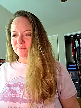 julimonroe online show from 12/02/25, 08:26