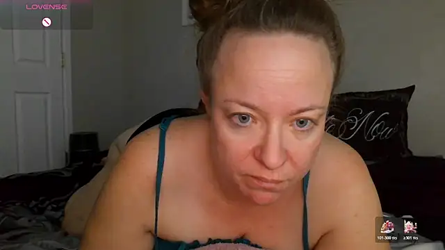 julimonroe online show from 12/18/25, 10:43