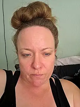 julimonroe online show from 04/11/26, 07:40