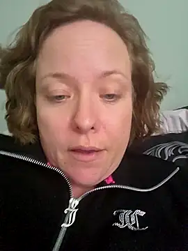 Snapshot of julimonroe chatting on 04/30/26, 10:03 julimonroe online show from 04/30/26, 10:03