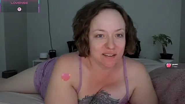 Snapshot of julimonroe chatting on 05/08/26, 03:56 julimonroe online show from 05/08/26, 03:56
