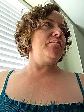 Snapshot of julimonroe chatting on 05/11/26, 04:04 julimonroe online show from 05/11/26, 04:04