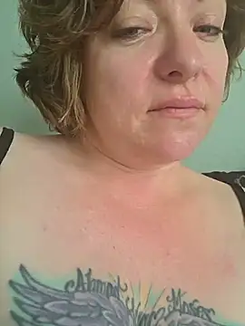 Snapshot of julimonroe chatting on 05/17/26, 12:45 julimonroe online show from 05/17/26, 12:45