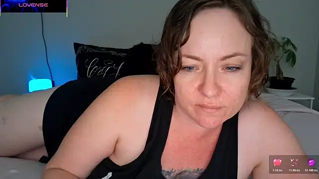 Snapshot of julimonroe chatting on 05/20/26, 03:13 julimonroe online show from 05/20/26, 03:13