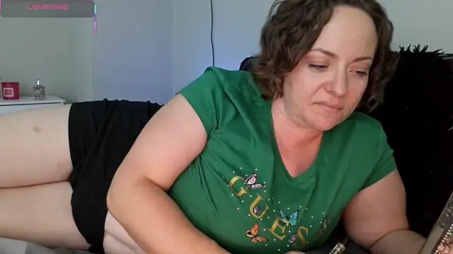 Snapshot of julimonroe chatting on 05/23/26, 03:01 julimonroe online show from 05/23/26, 03:01