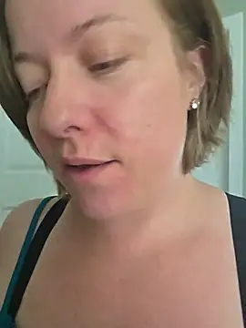 Snapshot of julimonroe chatting on 06/11/26, 04:49 julimonroe online show from 06/11/26, 04:49