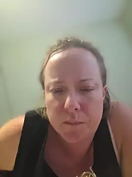 Snapshot of julimonroe chatting on 06/28/26, 01:55 julimonroe online show from 06/28/26, 01:55
