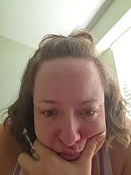 Snapshot of julimonroe chatting on 06/28/26, 03:29 julimonroe online show from 06/28/26, 03:29
