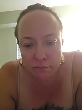 Snapshot of julimonroe chatting on 06/30/26, 02:12 julimonroe online show from 06/30/26, 02:12