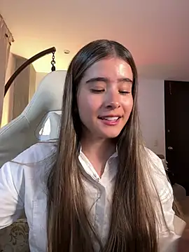 Snapshot of Stormiie777 chatting on 02/06/26, 01:43 Stormiie777 online show from 02/06/26, 01:43